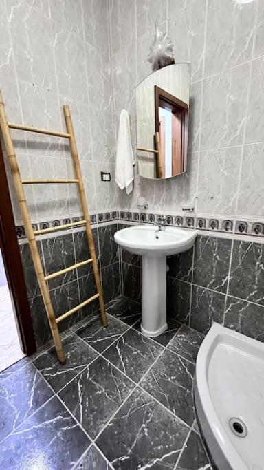 Super House Blloku - 3 Rooms Tirana Bagian luar foto