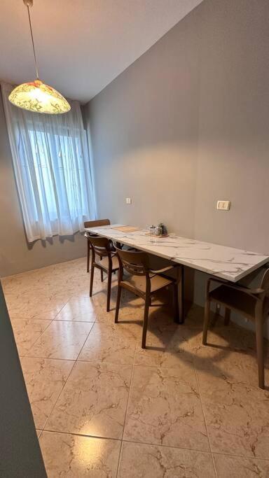 Super House Blloku - 3 Rooms Tirana Bagian luar foto