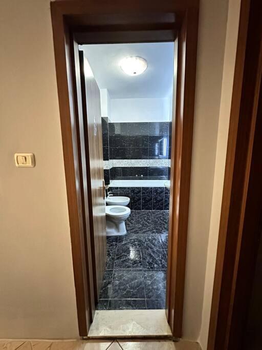 Super House Blloku - 3 Rooms Tirana Bagian luar foto