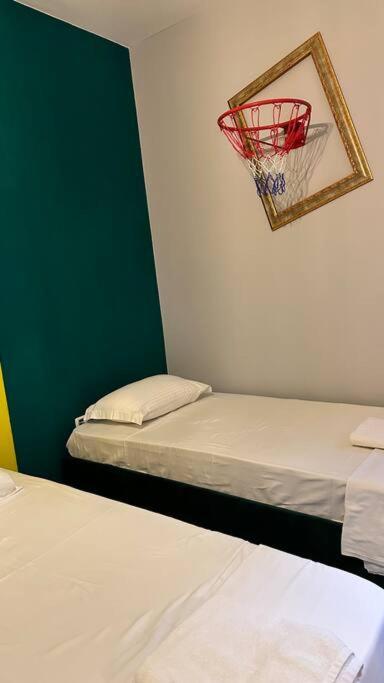 Super House Blloku - 3 Rooms Tirana Bagian luar foto