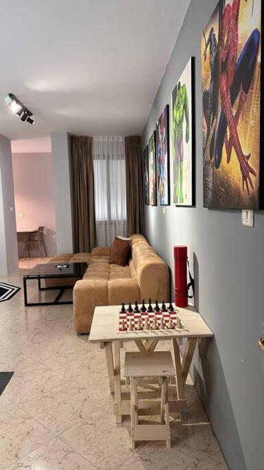 Super House Blloku - 3 Rooms Tirana Bagian luar foto